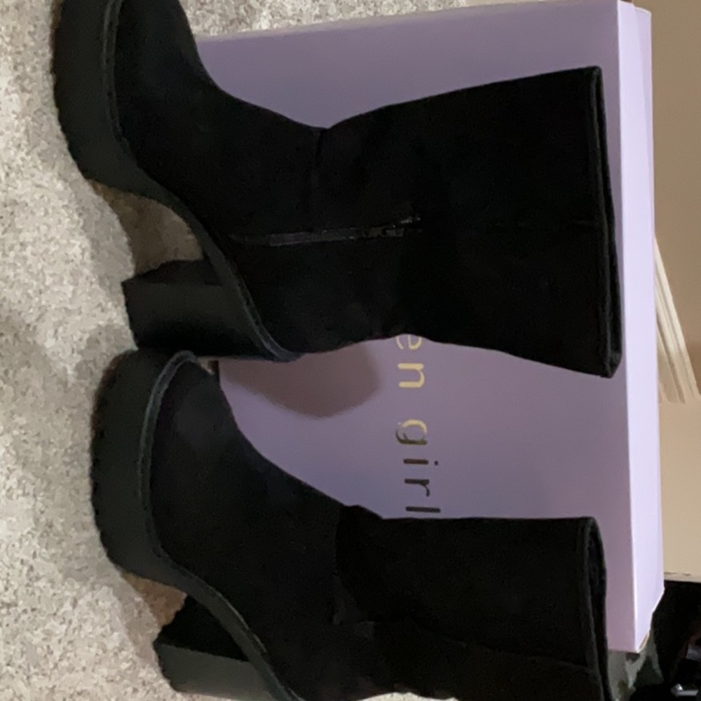 NIB black suede chunky heel wedge lined boots